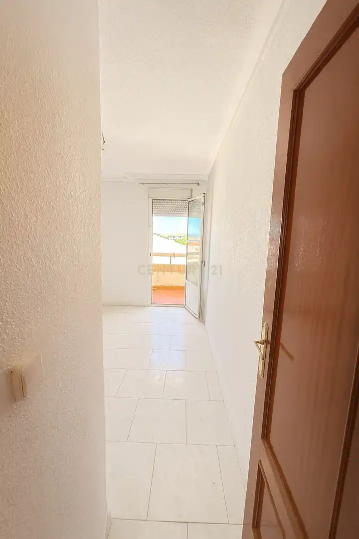 Flat for sale in Trujillo  with Air Conditioner, Oven and Washing machine