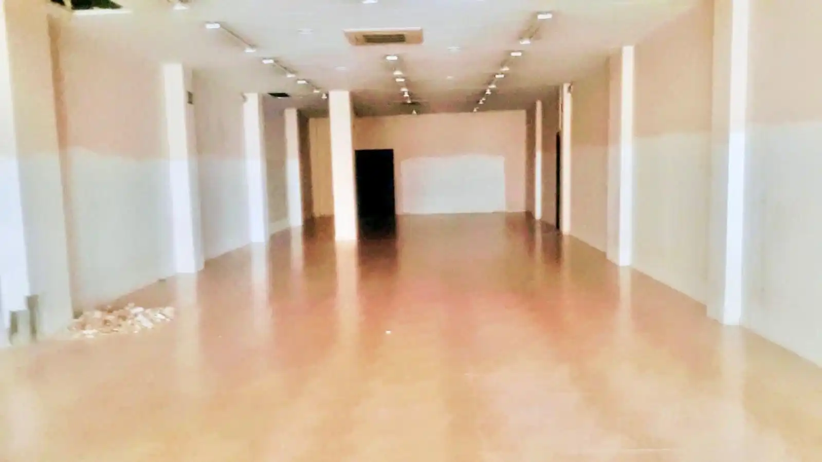 Business premises to rent in Carrer Josep Ayats, imagen 4