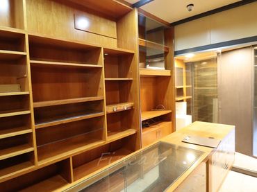 Locale commerciale in affitto a Carrer de les Joies 9
