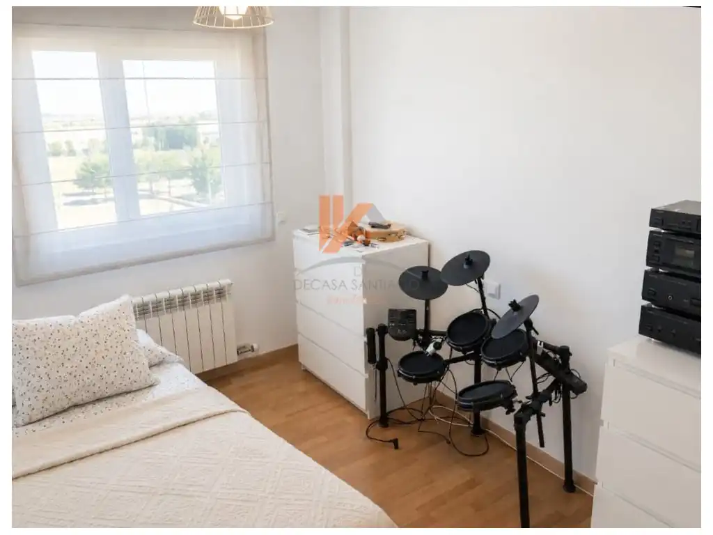 Schlafzimmer von Wohnung zur Miete in Santiago de Compostela  mit Möbliert