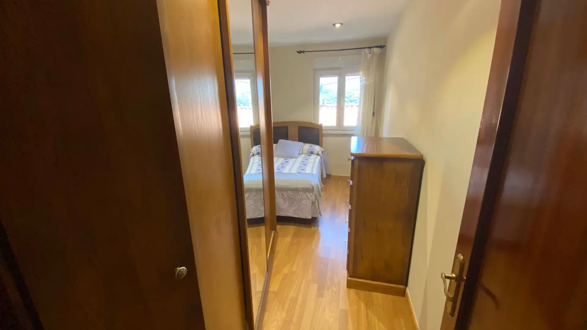 Habitación de Casa o chalet en venta en San Martín del Rey Aurelio con Calefacción, Jardín privado y Trastero