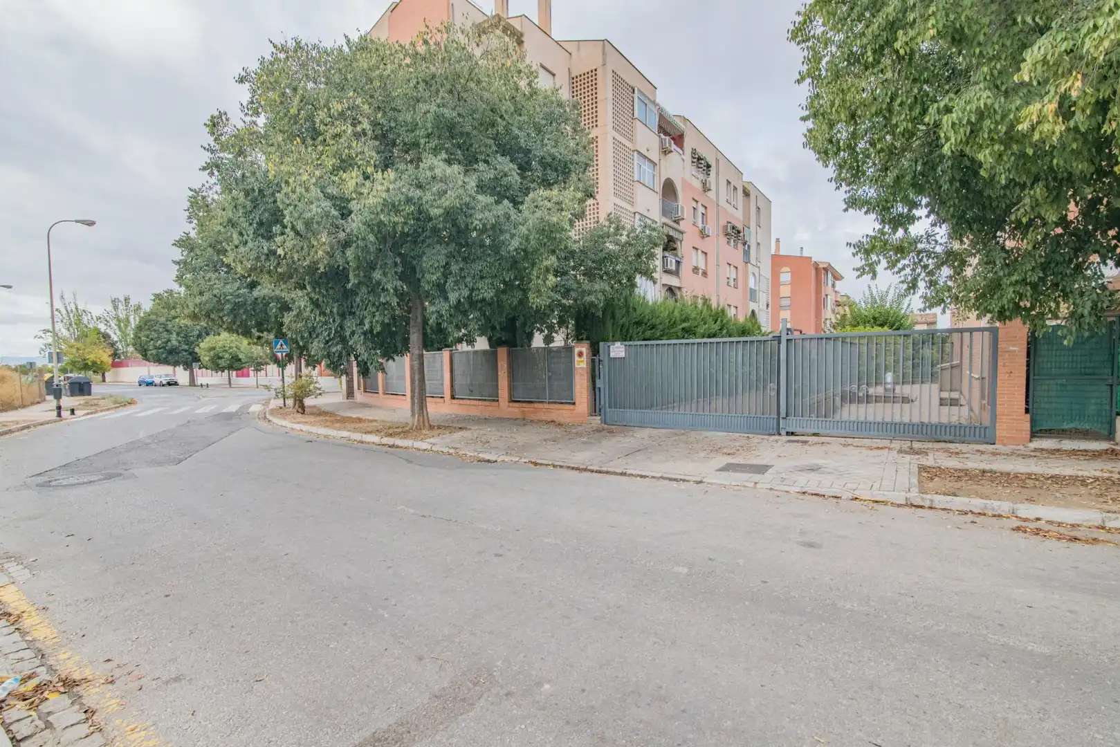 Vista exterior de Pis de lloguer en Granada amb Calefacció, Terrassa i Moblat