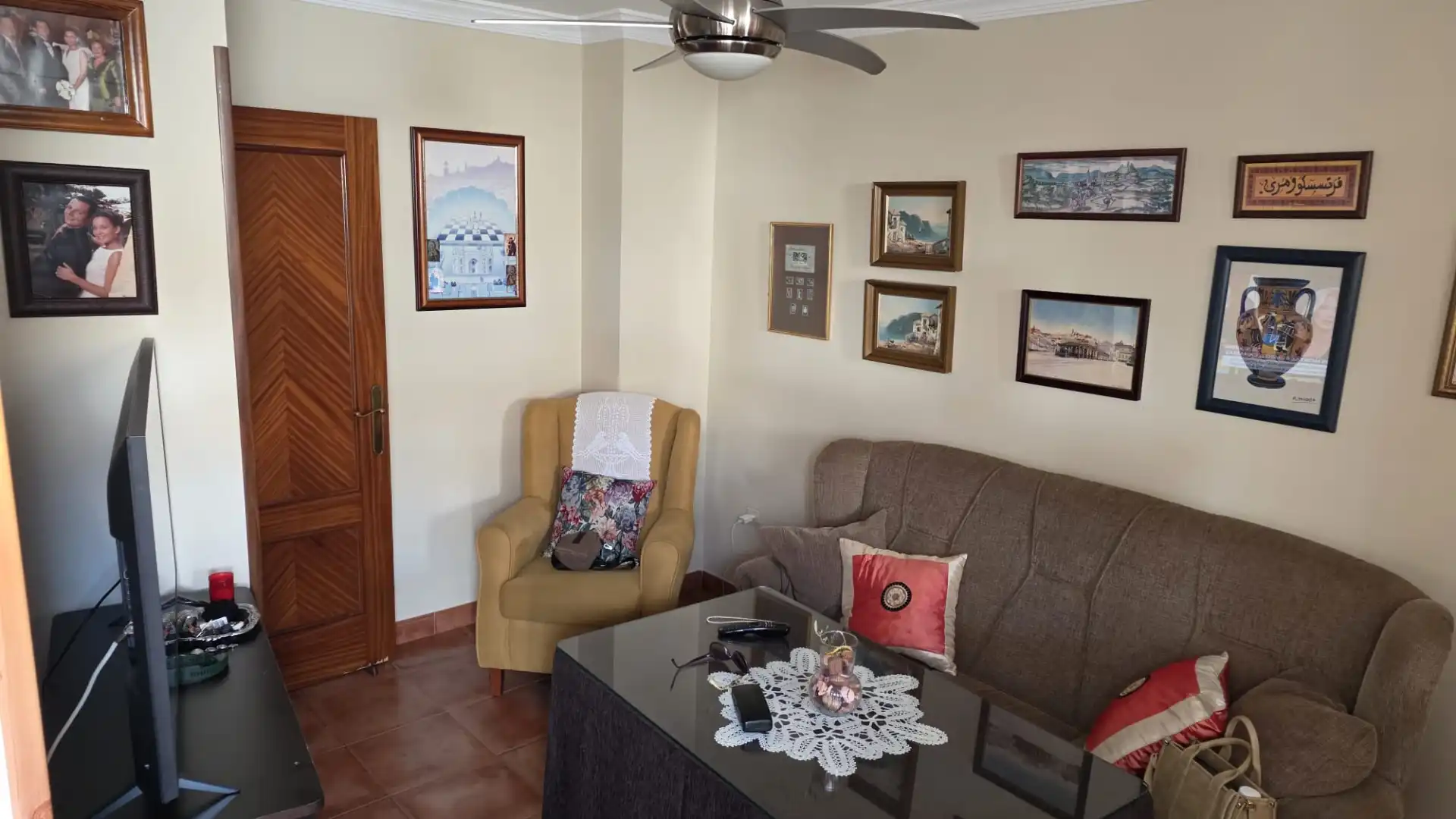 Sala d'estar de Casa o xalet en venda en Vélez-Málaga amb Aire condicionat, Terrassa i Moblat