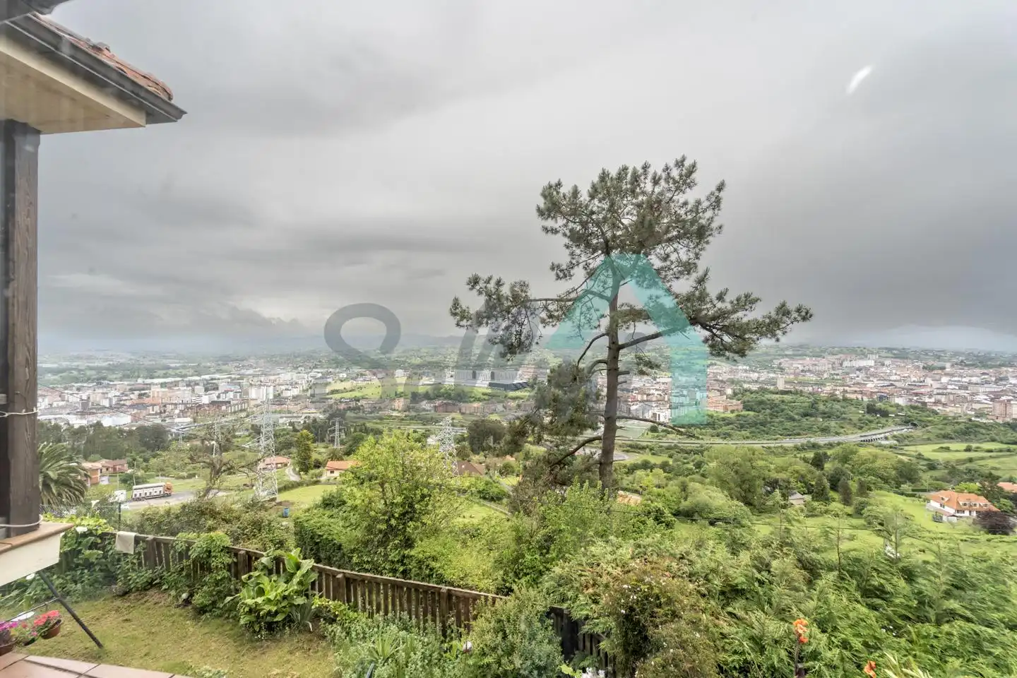 Casa o chalet en venta en Oviedo  con Calefacción, Jardín privado y Parquet