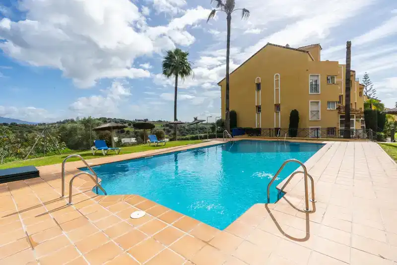 Piscina de Ático en venta en Estepona con Aire acondicionado y Piscina