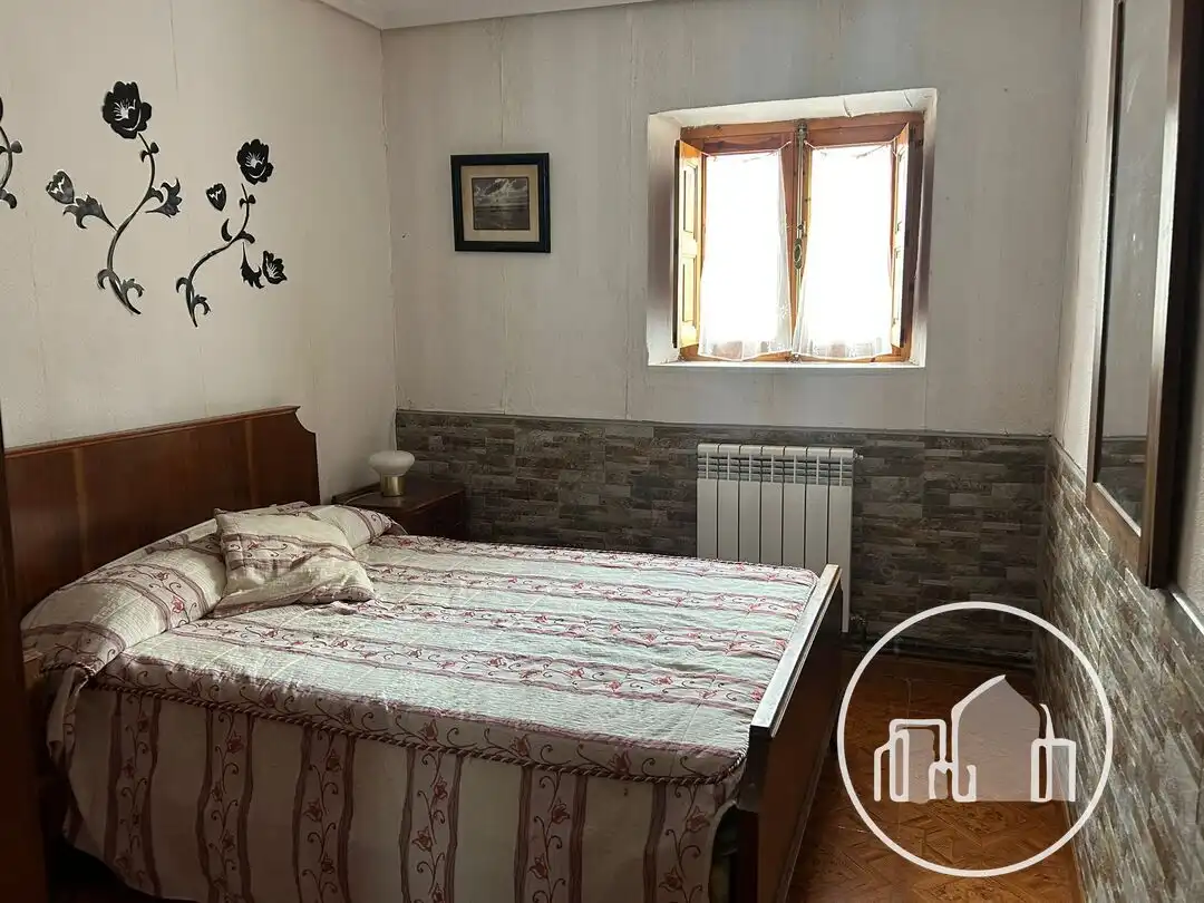 Habitación de Casa o chalet en venta en Arija con Calefacción y Jardín privado