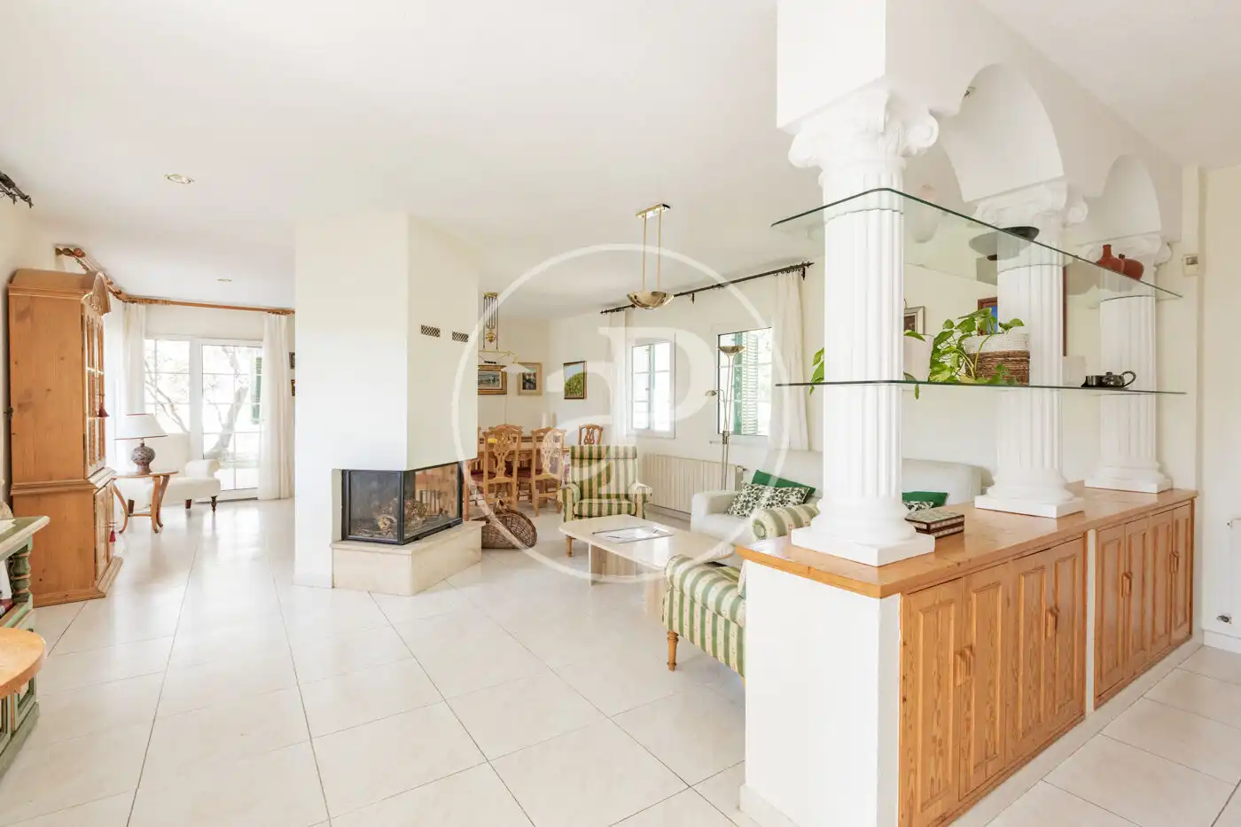 Sala d'estar de Casa o xalet en venda en Torrelodones amb Calefacció, Jardí privat i Traster