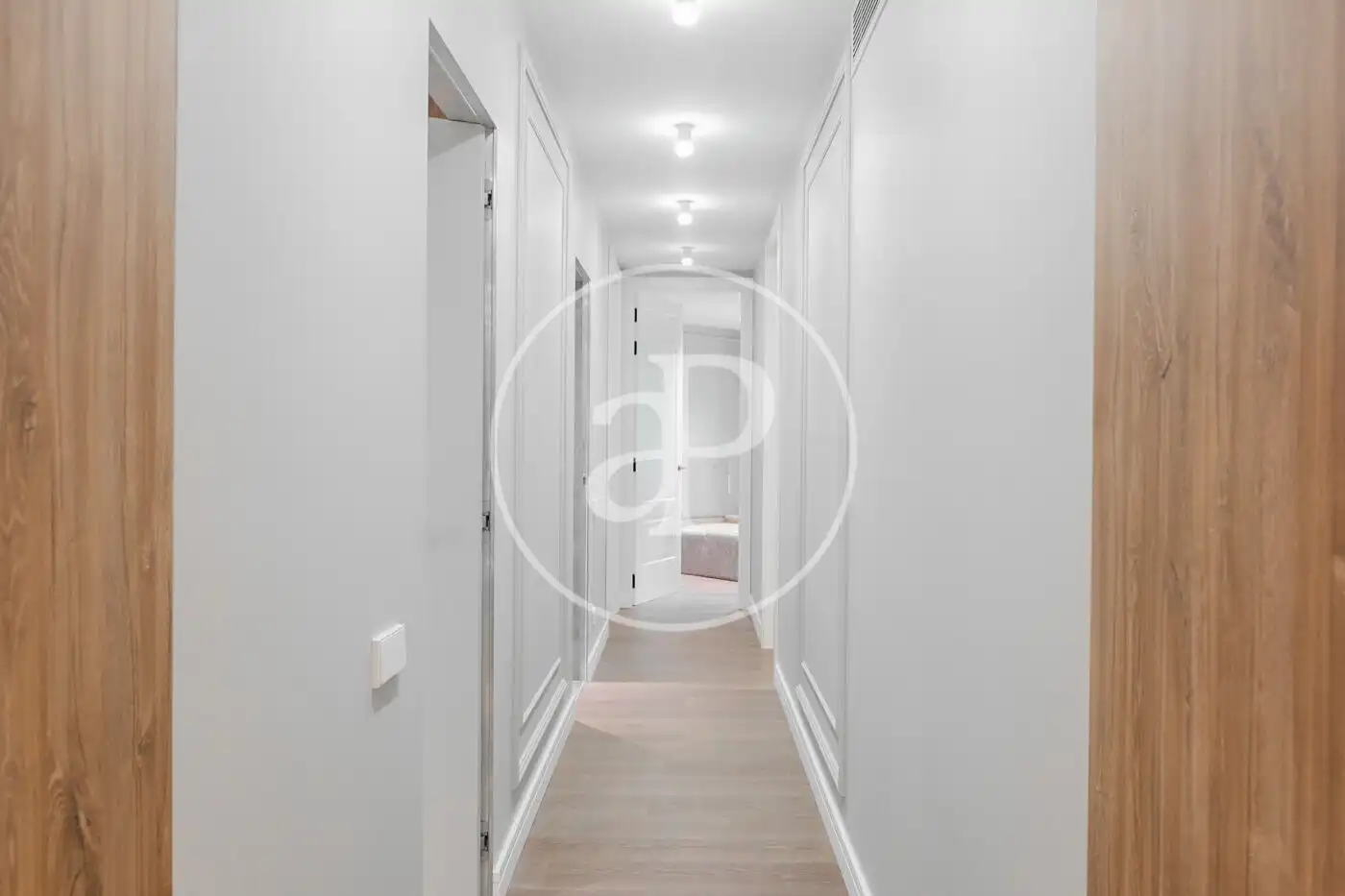 Wohnung zum Verkauf in Barcelona mit Klimaanlage, Heizung und Balkon