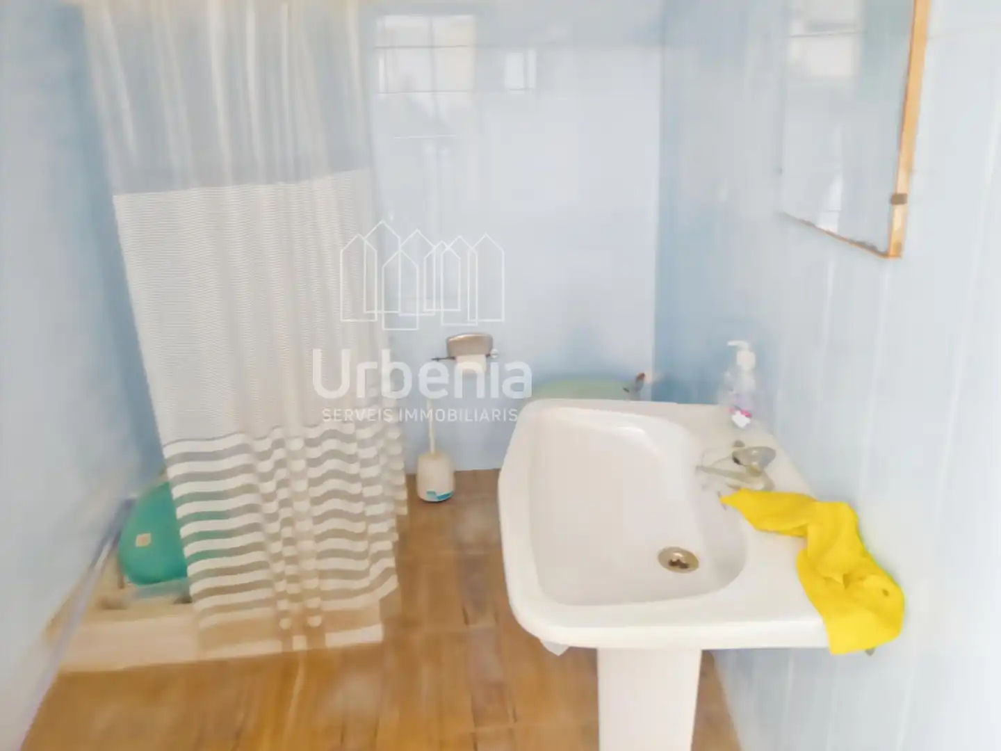 Baño de Piso en venta en Mataró con Calefacción, Terraza y Amueblado