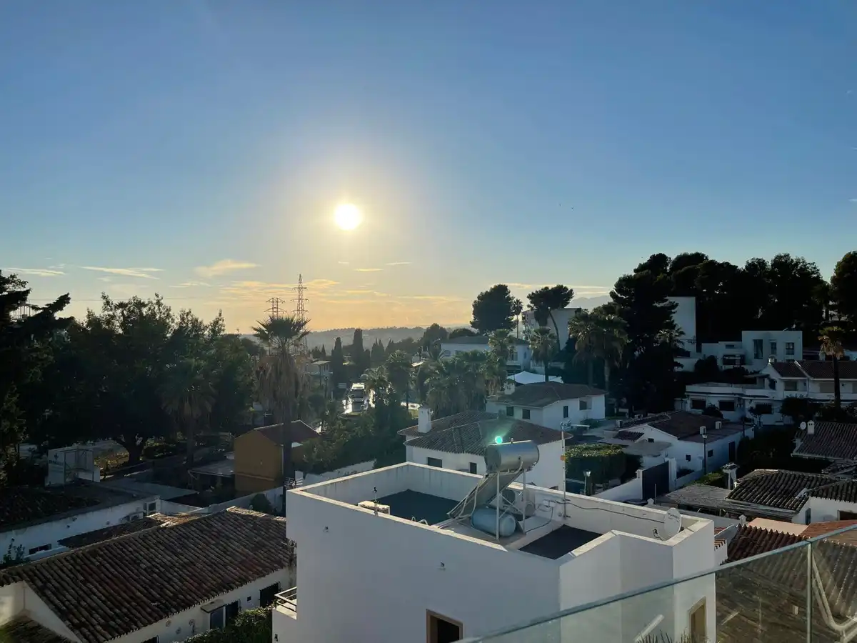 Casa o xalet de lloguer a RAMON J SENDER-LA CAMPANA, 5, Las Brisas