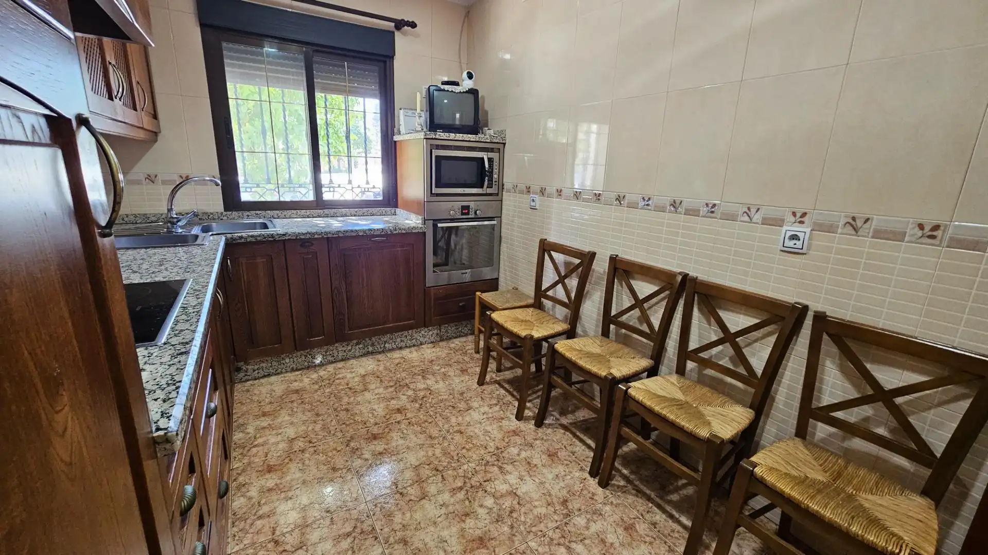 Cuina de Casa o xalet en venda en Córdoba amb Jardí privat, Terrassa i Piscina