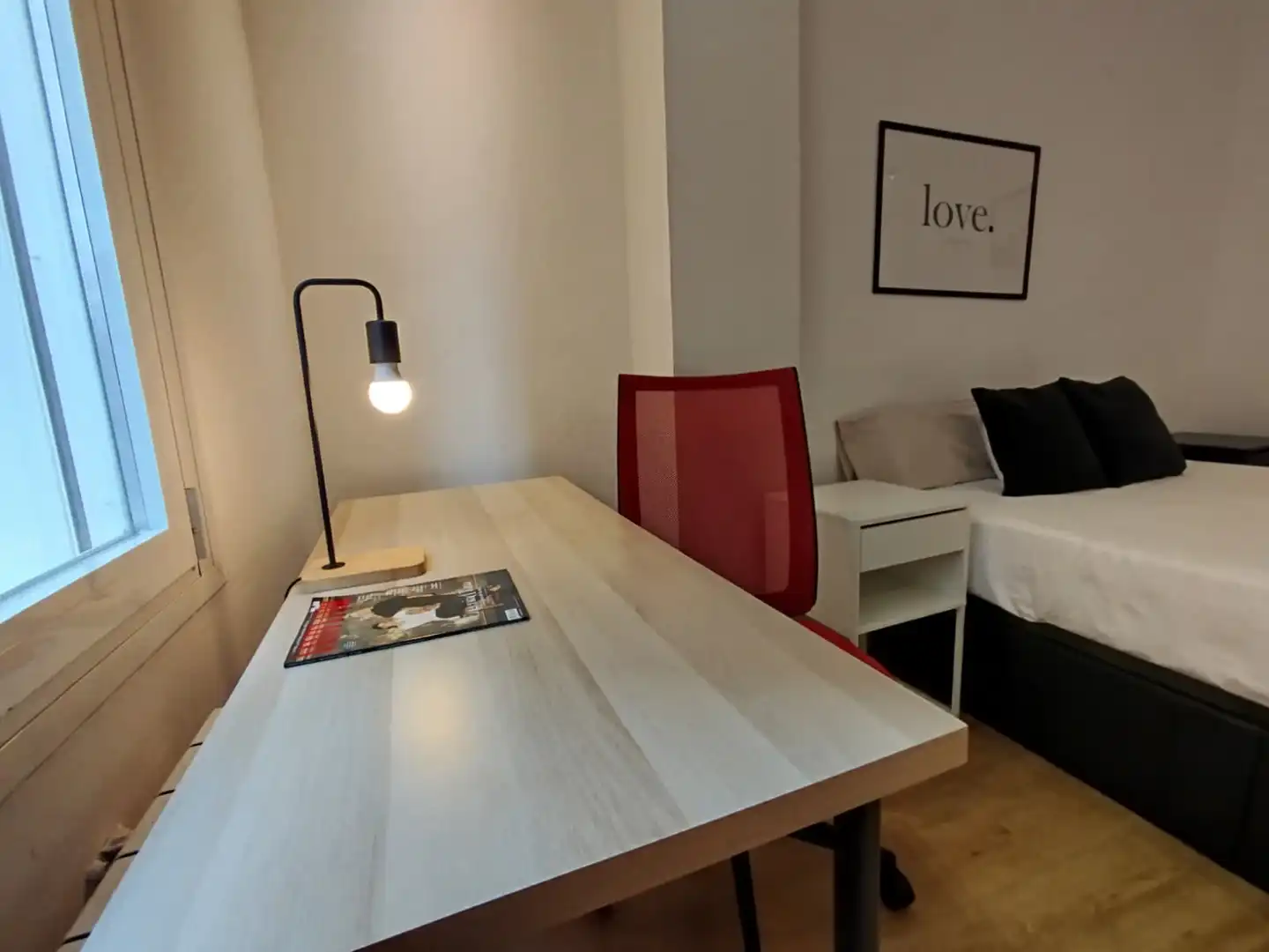 Bedroom of Flat for share in  Madrid Capital  with Air Conditioner, Heating and Furnished