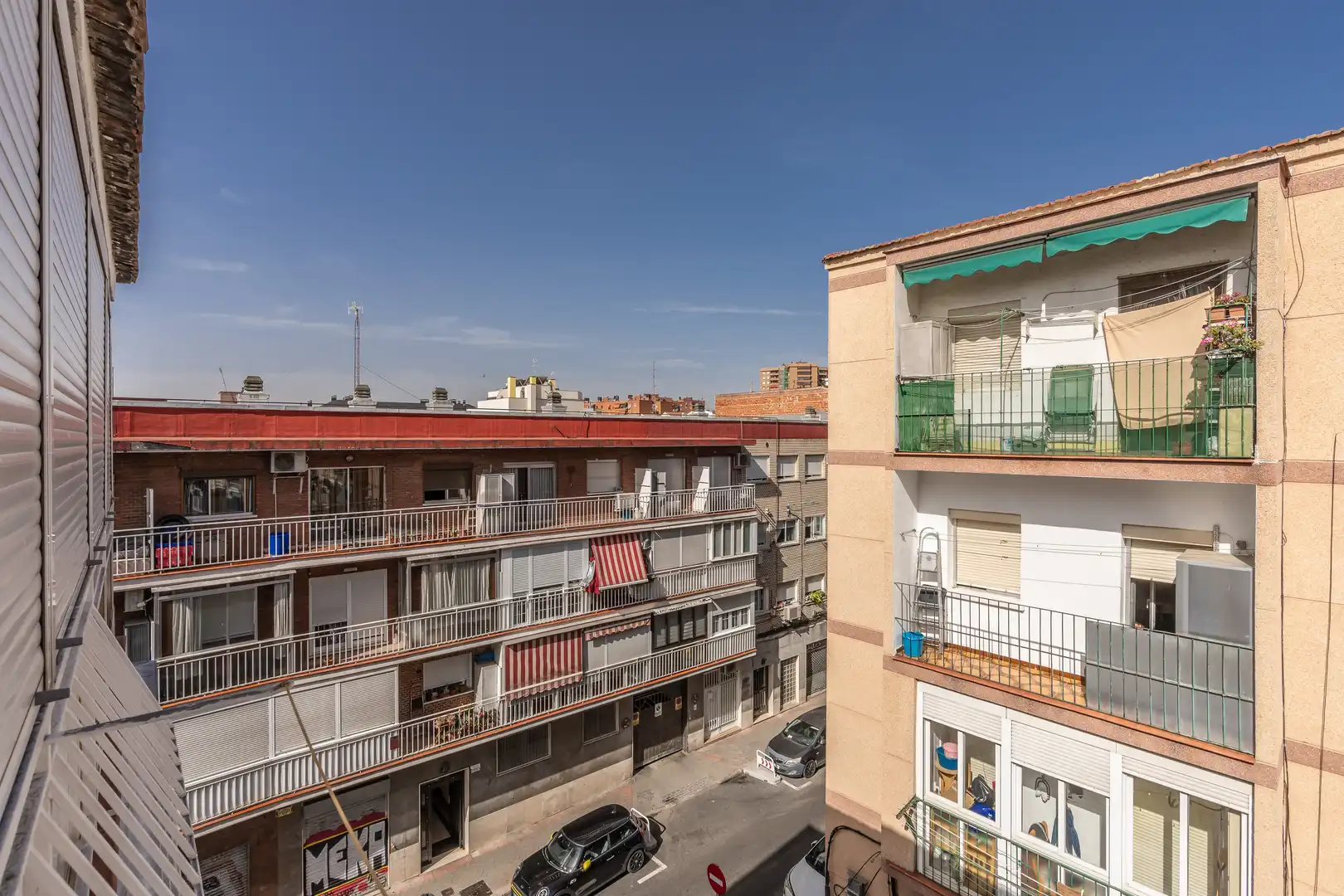 Vista exterior de Piso en venta en Madrid con Calefacción y Terraza