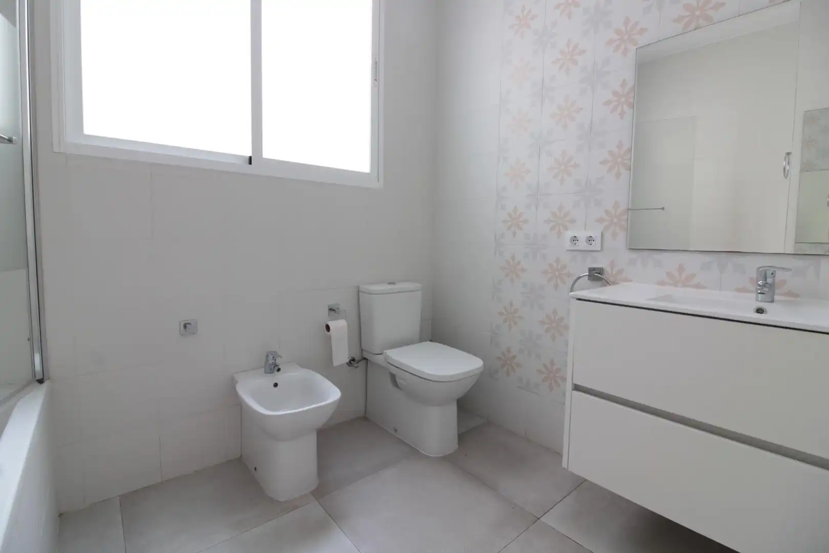 Baño de Piso de alquiler en Valencia con Balcón