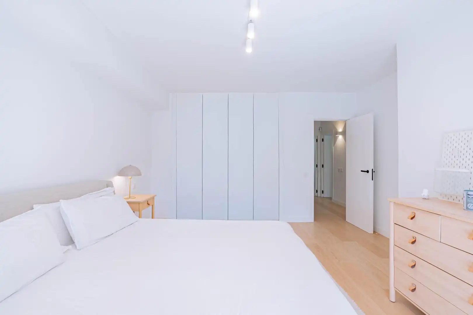 Schlafzimmer von Einfamilien-Reihenhaus zur Miete in Boadilla del Monte mit Klimaanlage, Heizung und Privatgarten