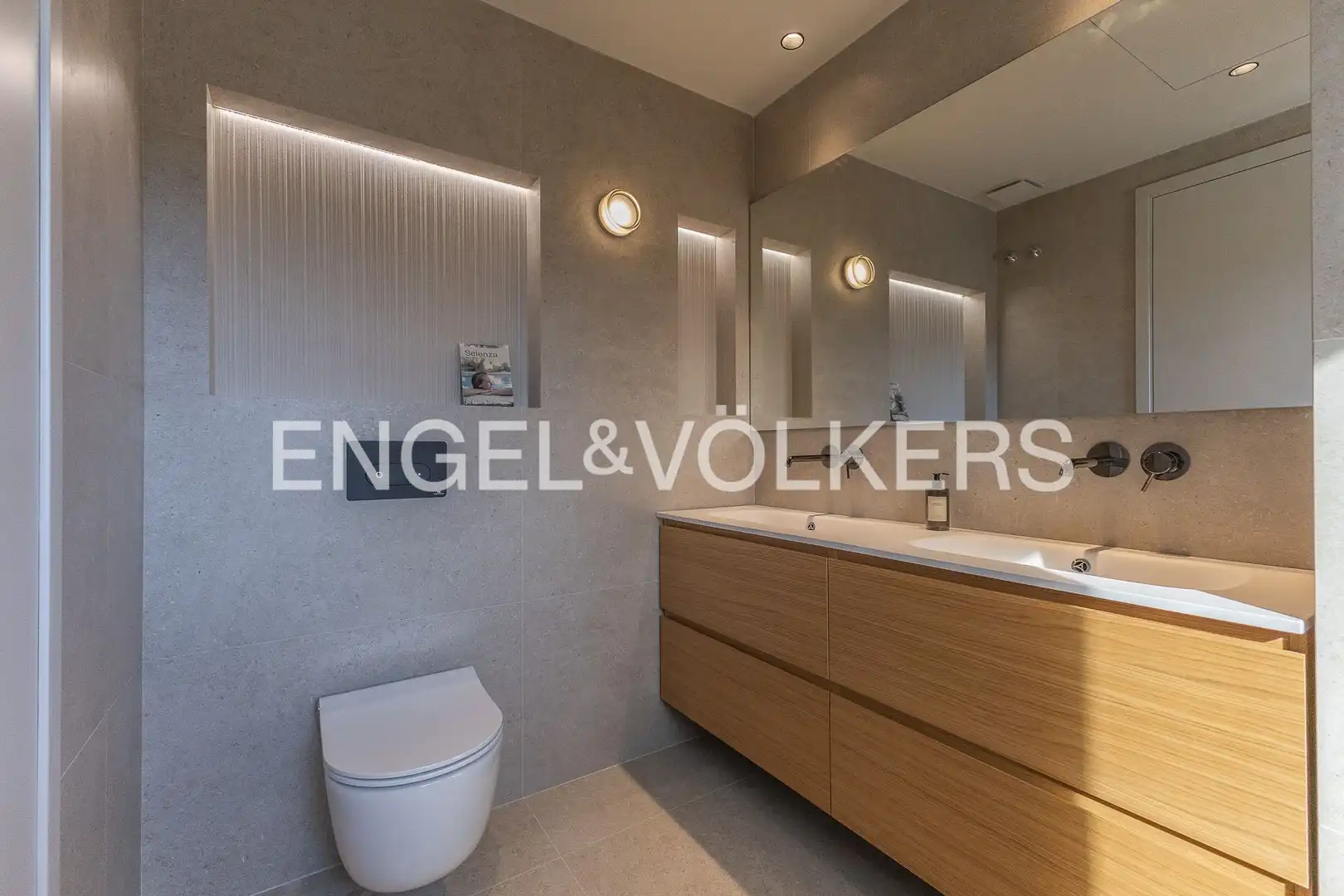 Bathroom of Houses for sale in Sant Cugat del Vallès  with Air Conditioner, Heating and Private garden