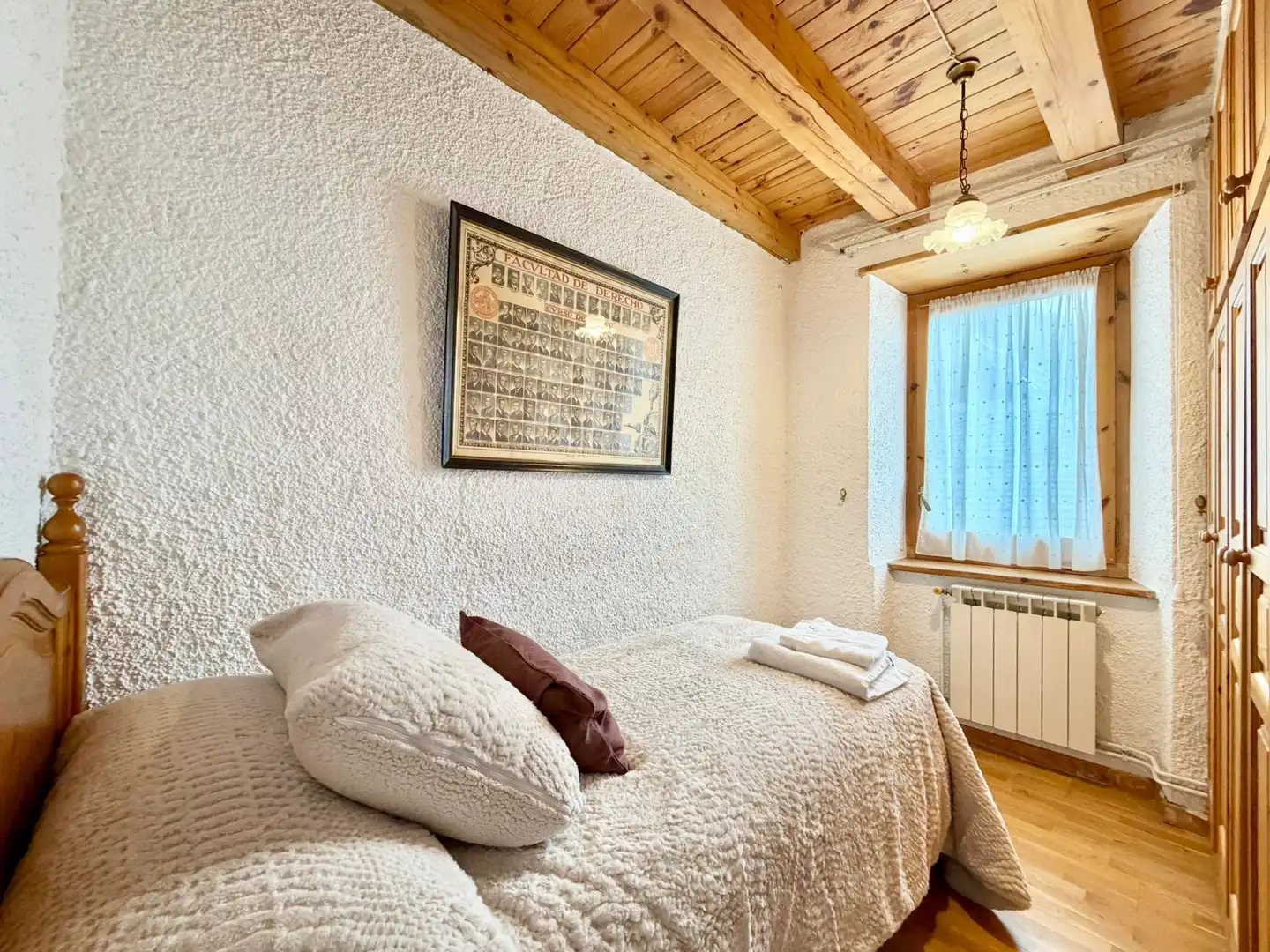 Dormitori de Casa o xalet en venda en Vielha e Mijaran amb Calefacció, Parquet i Moblat