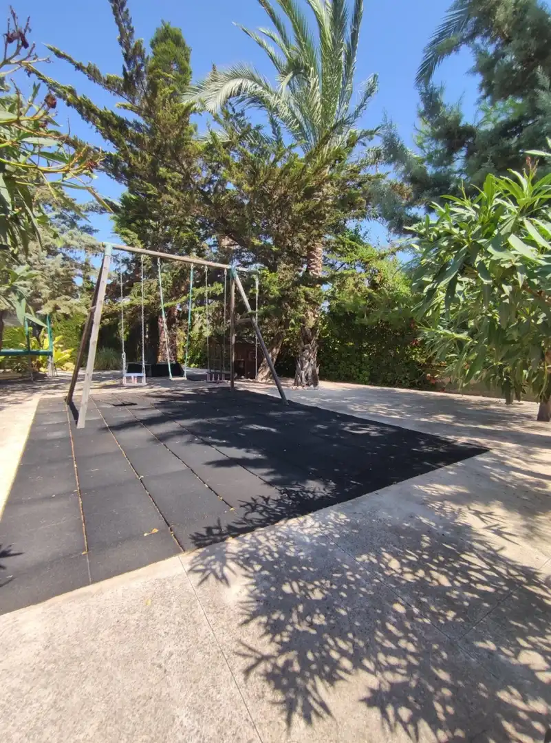 Aparcament de Casa o xalet en venda en Elche / Elx amb Aire condicionat, Calefacció i Jardí privat