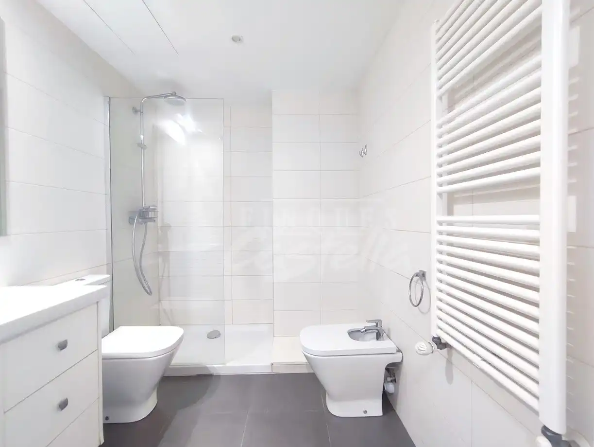 Bathroom of Flat for sale in Mataró  with Air Conditioner, Heating and Terrace