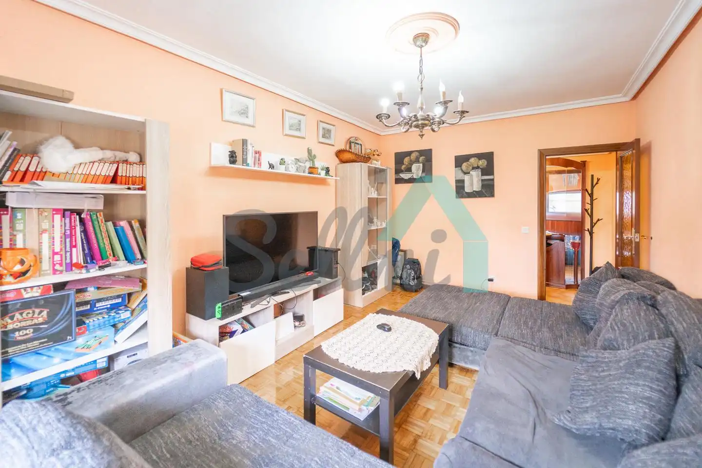 Sala d'estar de Pis en venda en Oviedo  amb Calefacció, Parquet i Traster