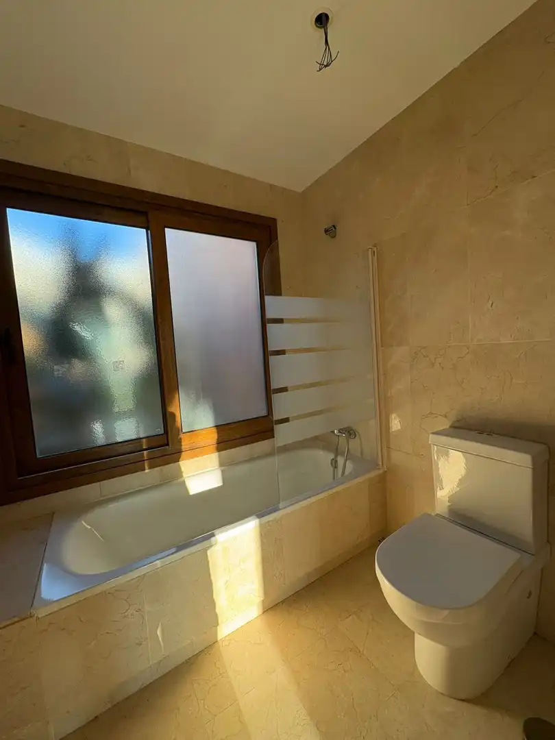 Bany de Casa o xalet en venda en Mijas amb Calefacció, Jardí privat i Terrassa