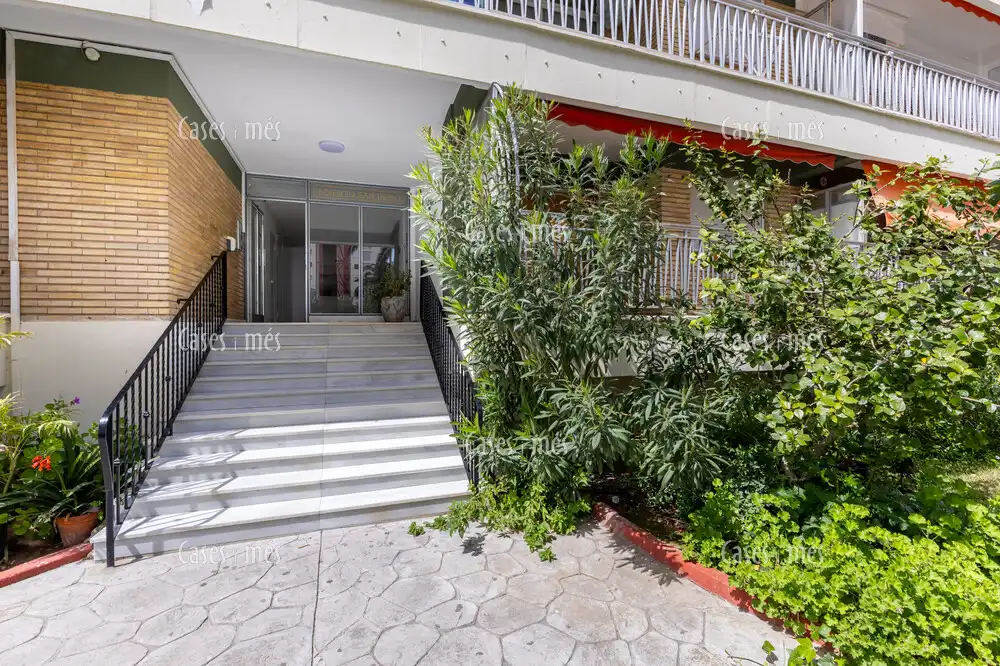 Vista exterior de Apartamento en venta en La Pobla de Farnals con Terraza, Amueblado y Piscina comunitaria