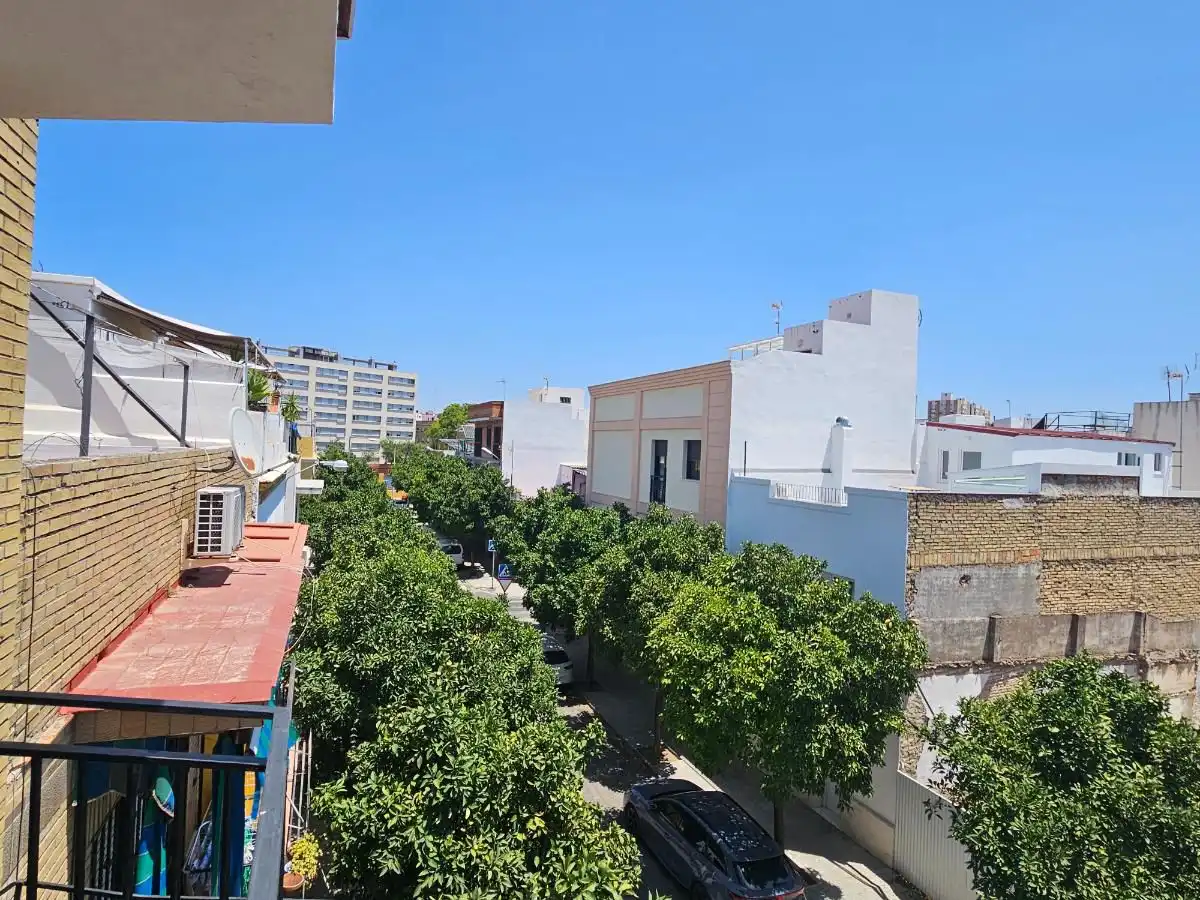 Vista exterior de Pis en venda en Sevilla amb Aire condicionat i Terrassa