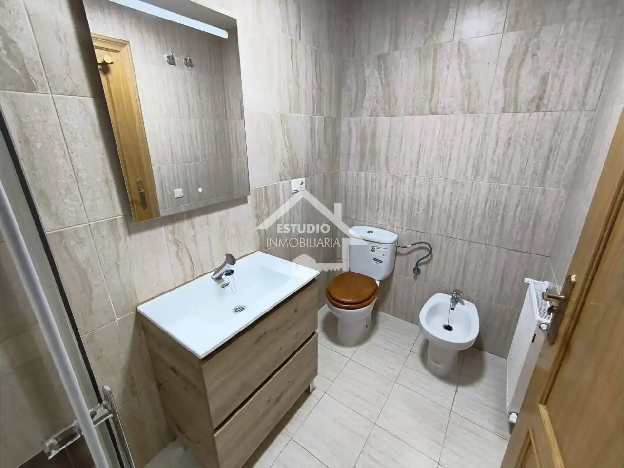 Baño de Piso en venta en Lodosa con Calefacción, Trastero y Balcón