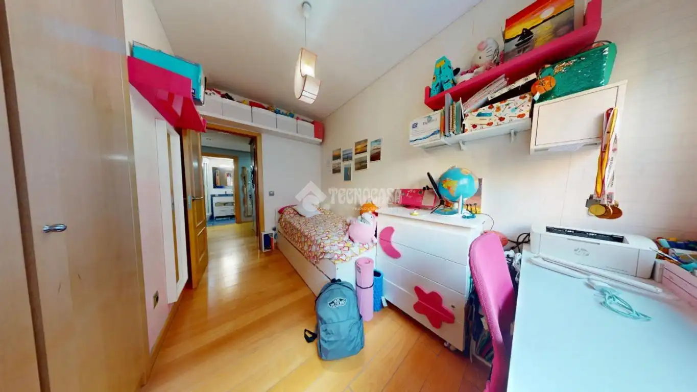 Bedroom of Flat for sale in Madrid  with Air Conditioner, Heating and Storage room