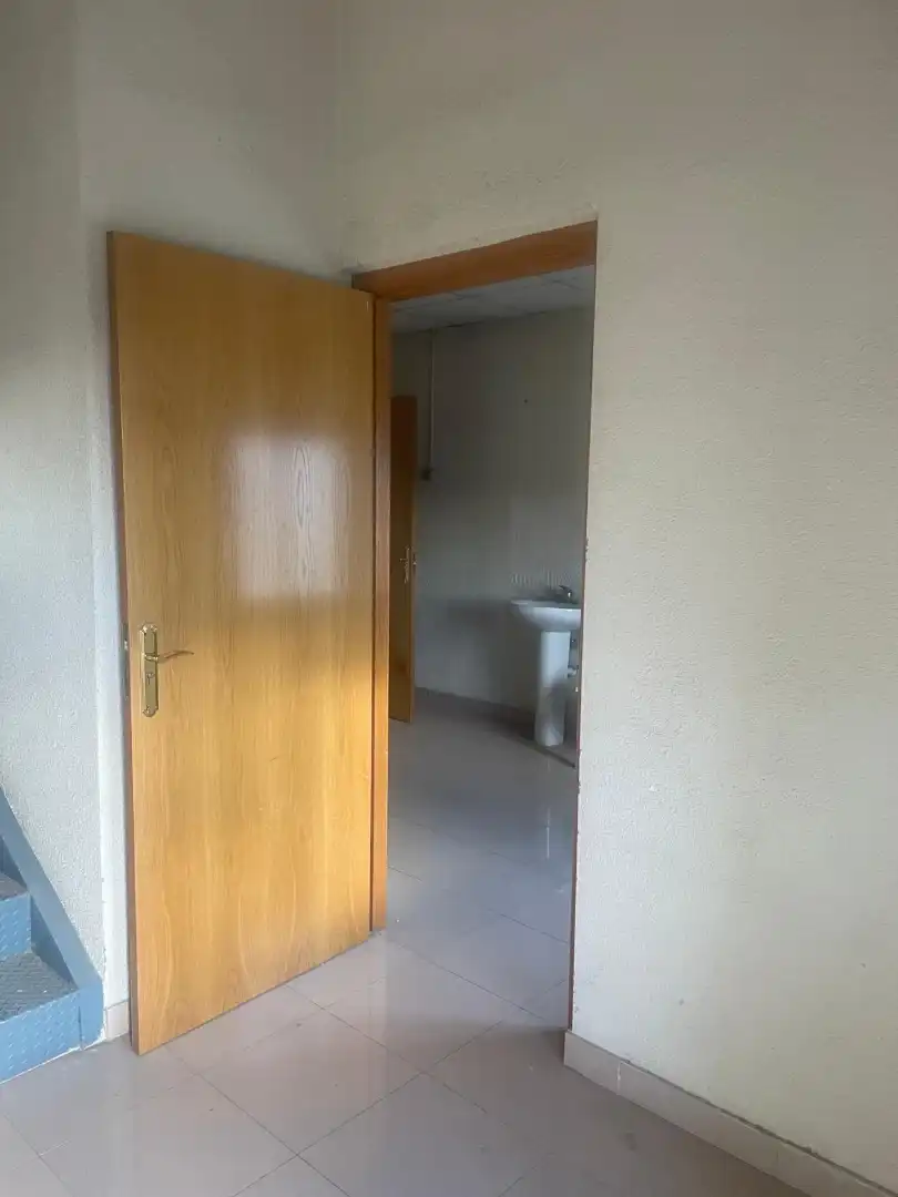 Habitación de Local en venta en Yuncler
