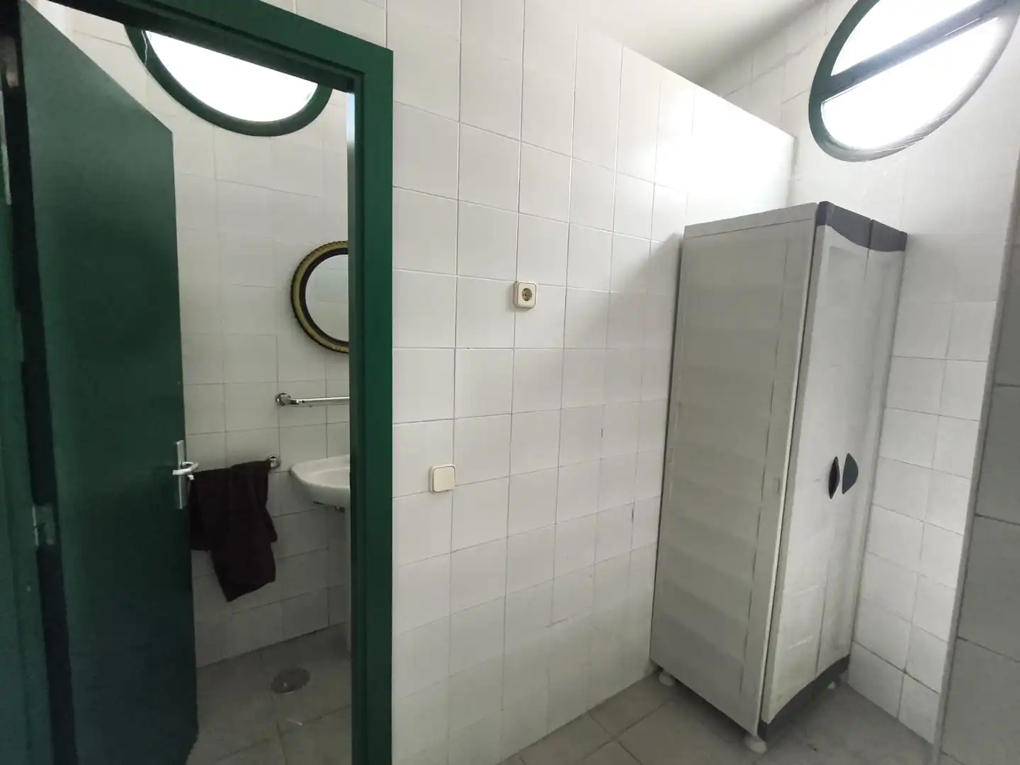 Badezimmer von Fabrikhallen zur Miete in Rivas Futura