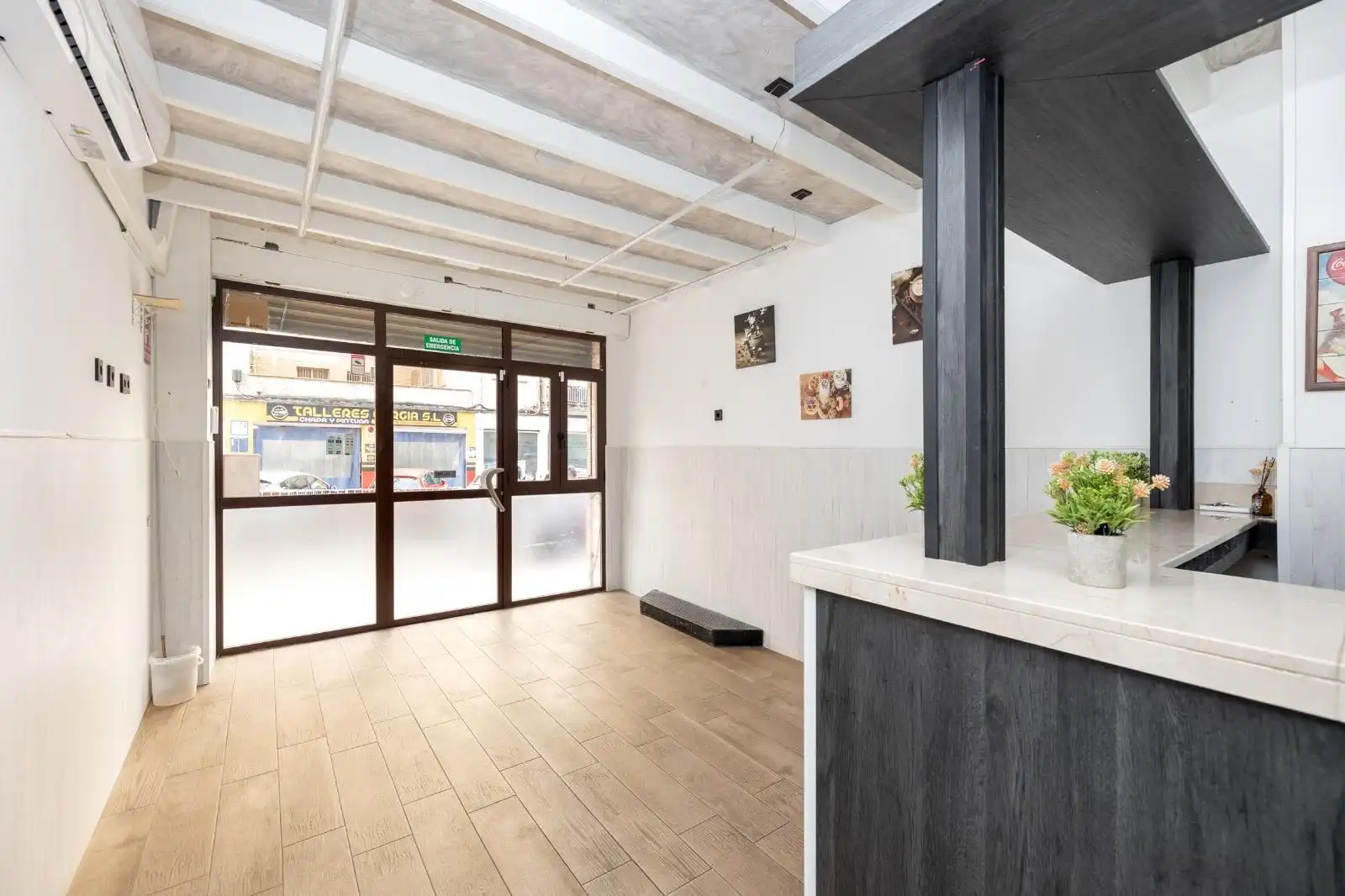 Local en venta en Granada con Aire acondicionado y Amueblado