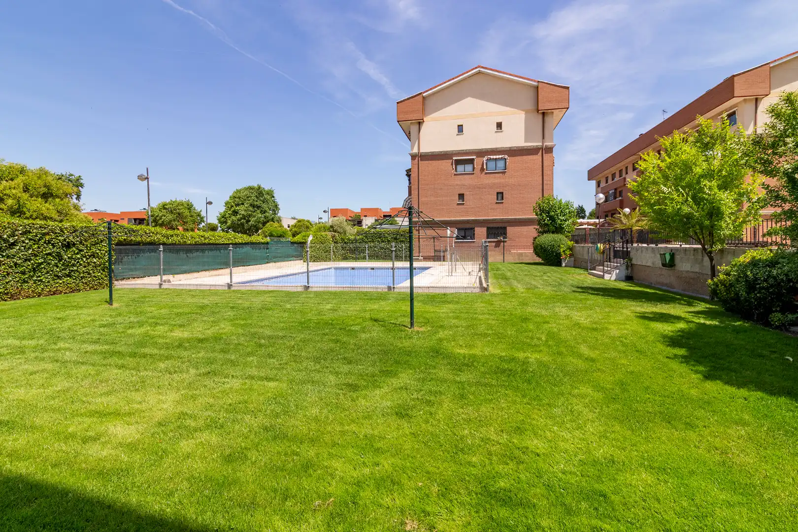 Swimming pool of Ground floor for sale in Alcorcón  with Heating, Private garden and Parquet flooring