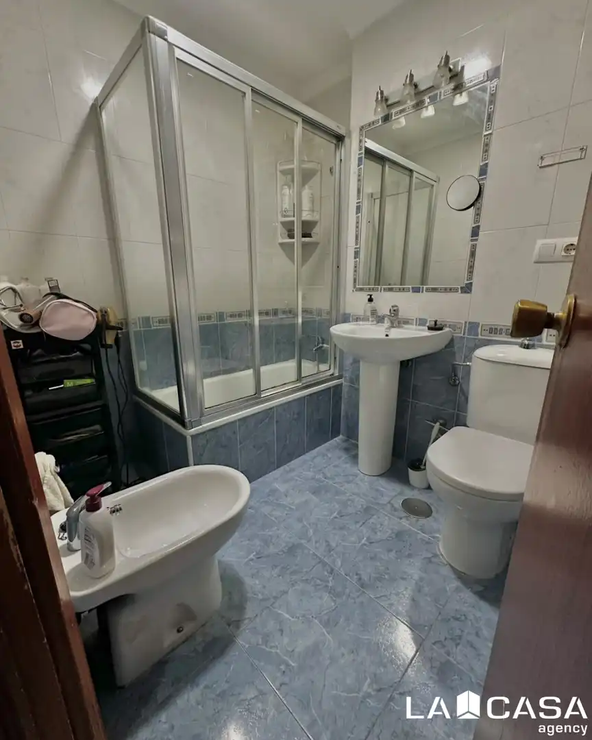 Baño de Piso en venta en Sevilla con Balcón
