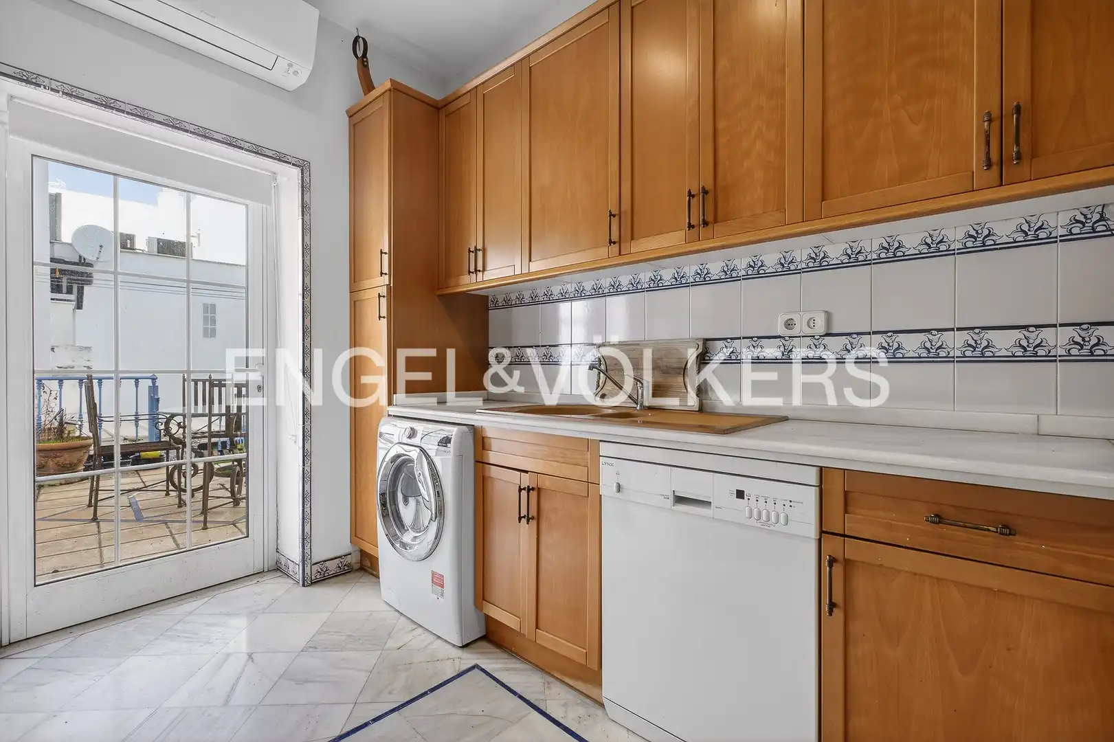 Kitchen of Houses for sale in Sevilla  with Air Conditioner, Heating and Parquet flooring