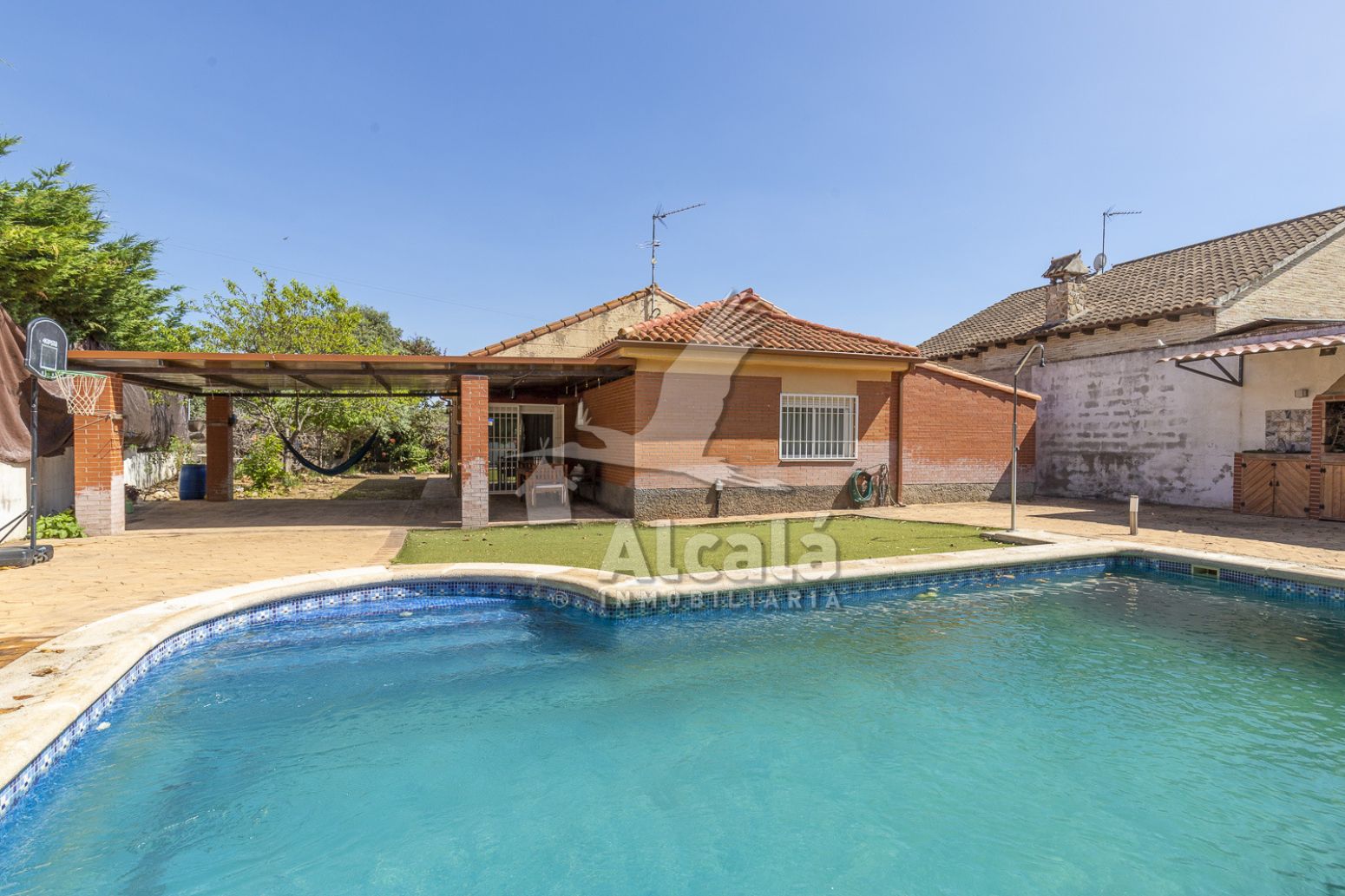 Vista exterior de Casa o chalet en venta en Chiloeches con Calefacción, Jardín privado y Trastero