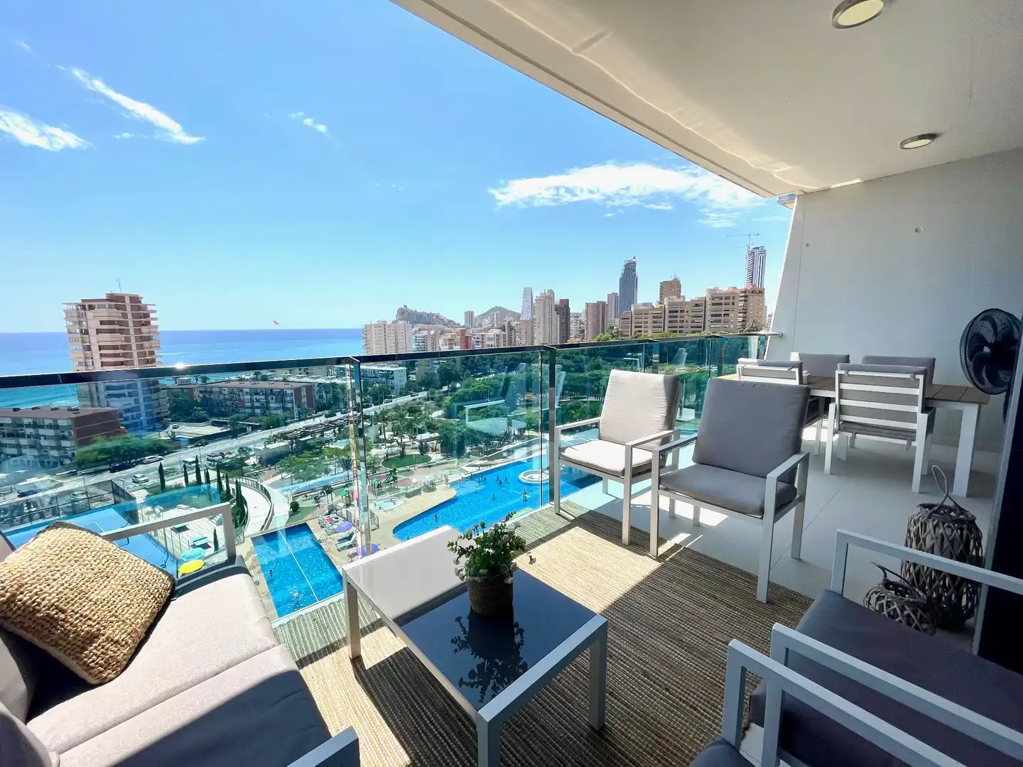 Terraza de Apartamento de alquiler en Benidorm con Aire acondicionado, Trastero y Piscina comunitaria