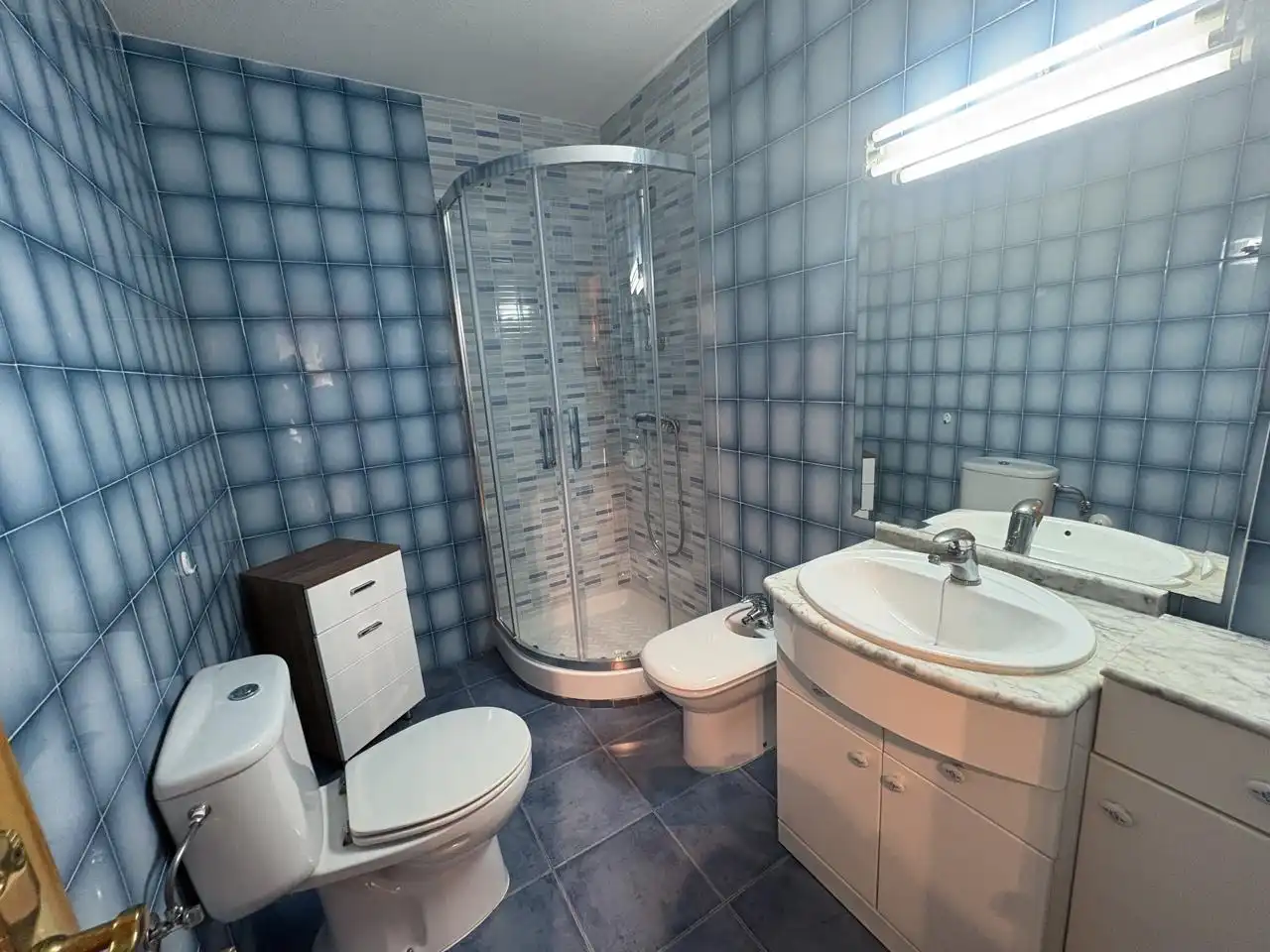 Badezimmer von Erdgeschoss zur Miete in San Lorenzo de El Escorial mit Heizung, Parkett und Möbliert