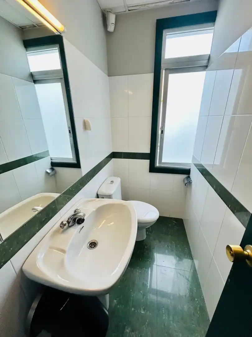 Badezimmer von Büro zur Miete in A Coruña Capital  mit Heizung