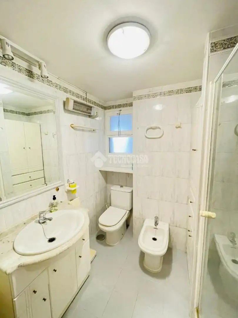 Bathroom of Flat for sale in Fuengirola  with Balcony