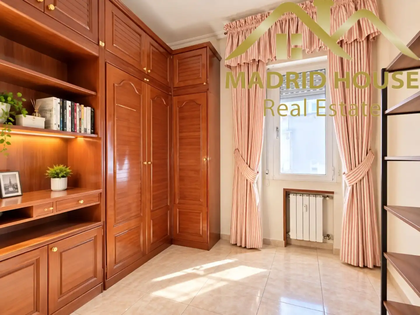 Schlafzimmer von Büro zur Miete in Madrid mit Heizung und Terrasse