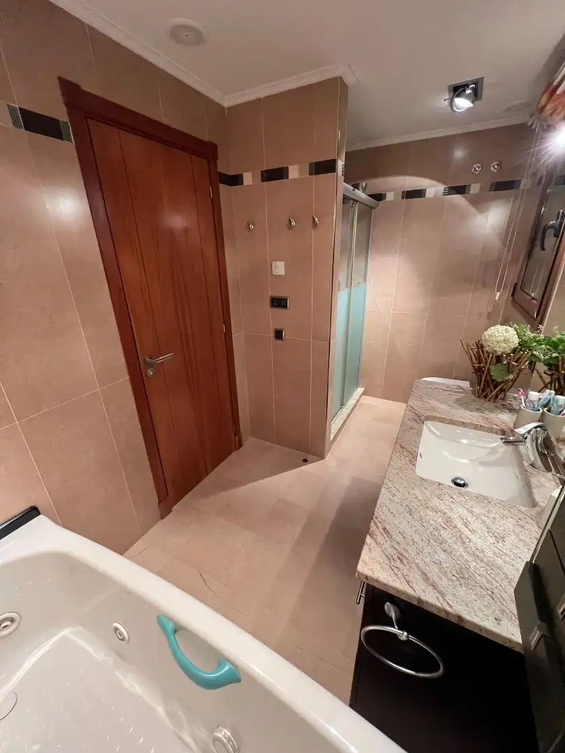 Casa con piscina en venta en Carrer de Joan Coromines i Vigneaux, imagen 12