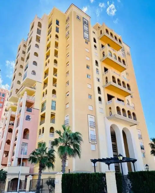 Apartamento con piscina en venta en Zona Carrefour - Urbanizaciones