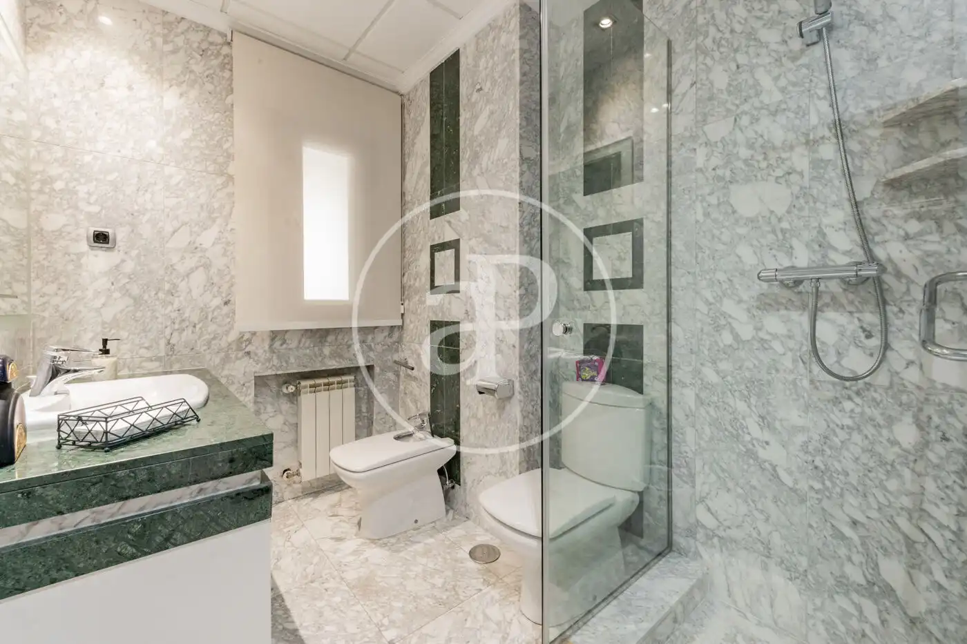 Bathroom of Houses for sale in Madrid  with Air Conditioner, Heating and Private garden