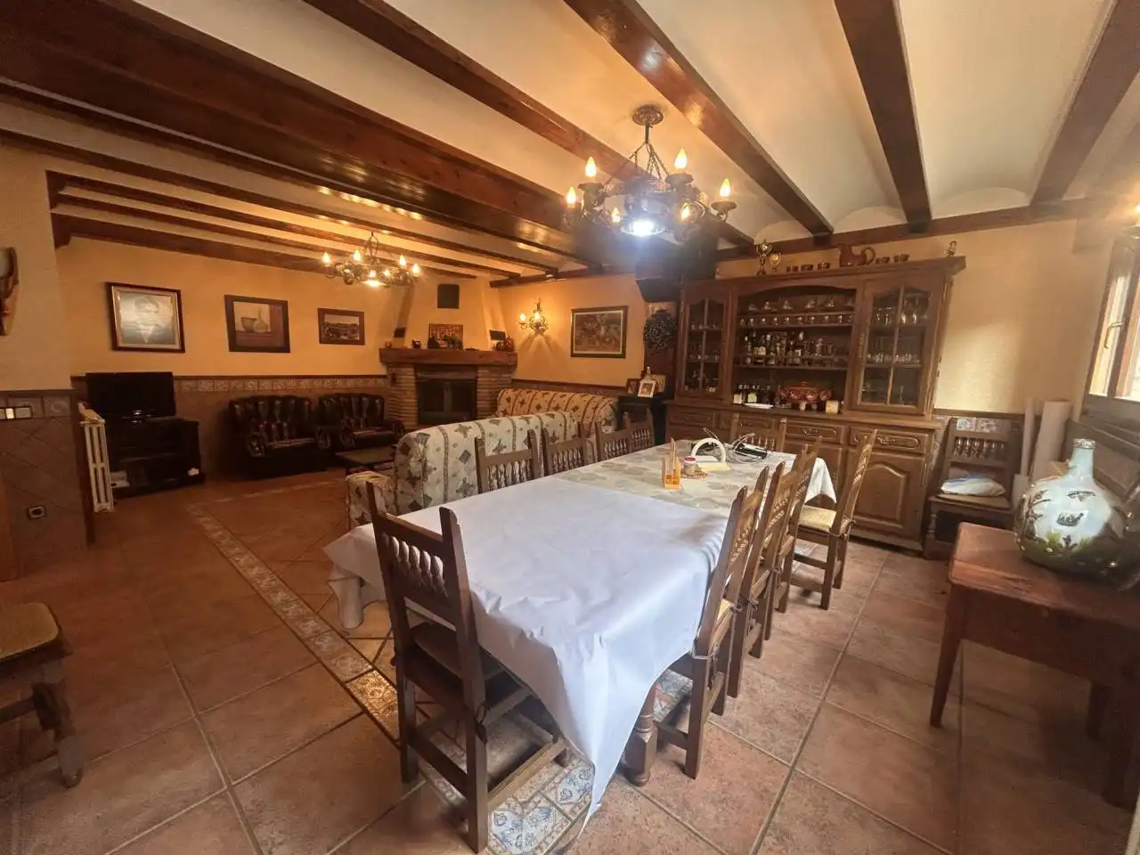 Menjador de Casa o xalet en venda en Ledesma de la Cogolla amb Calefacció, Terrassa i Moblat