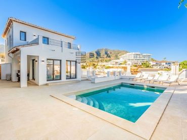 Villa con piscina in vendita a C/ Amapolas