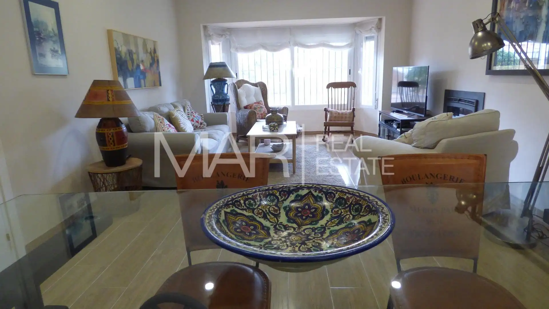 Sala d'estar de Casa o xalet en venda en Chiclana de la Frontera amb Aire condicionat, Jardí privat i Terrassa