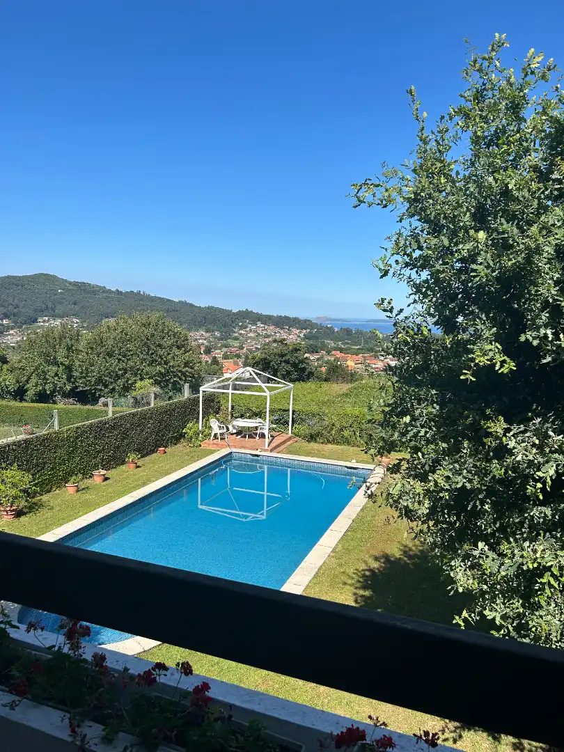 Piscina de Casa o chalet en venta en Vigo  con Calefacción, Jardín privado y Parquet