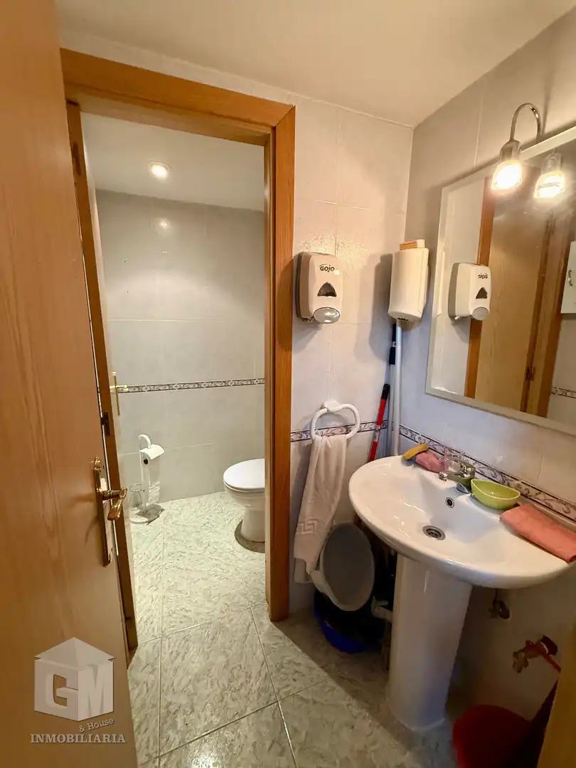 Baño de Local de alquiler en Arroyomolinos (Madrid) con Aire acondicionado
