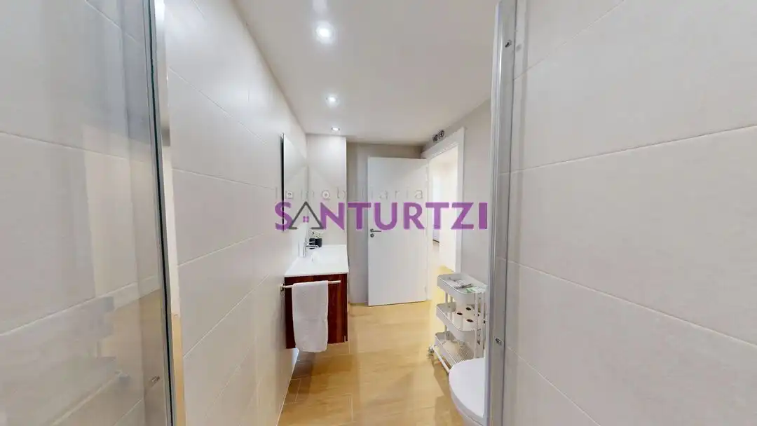 Badezimmer von Wohnung zum Verkauf in Santurtzi  mit Heizung, Terrasse und Möbliert